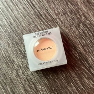 MAC RARE eyeshadow- Trompe L’ol